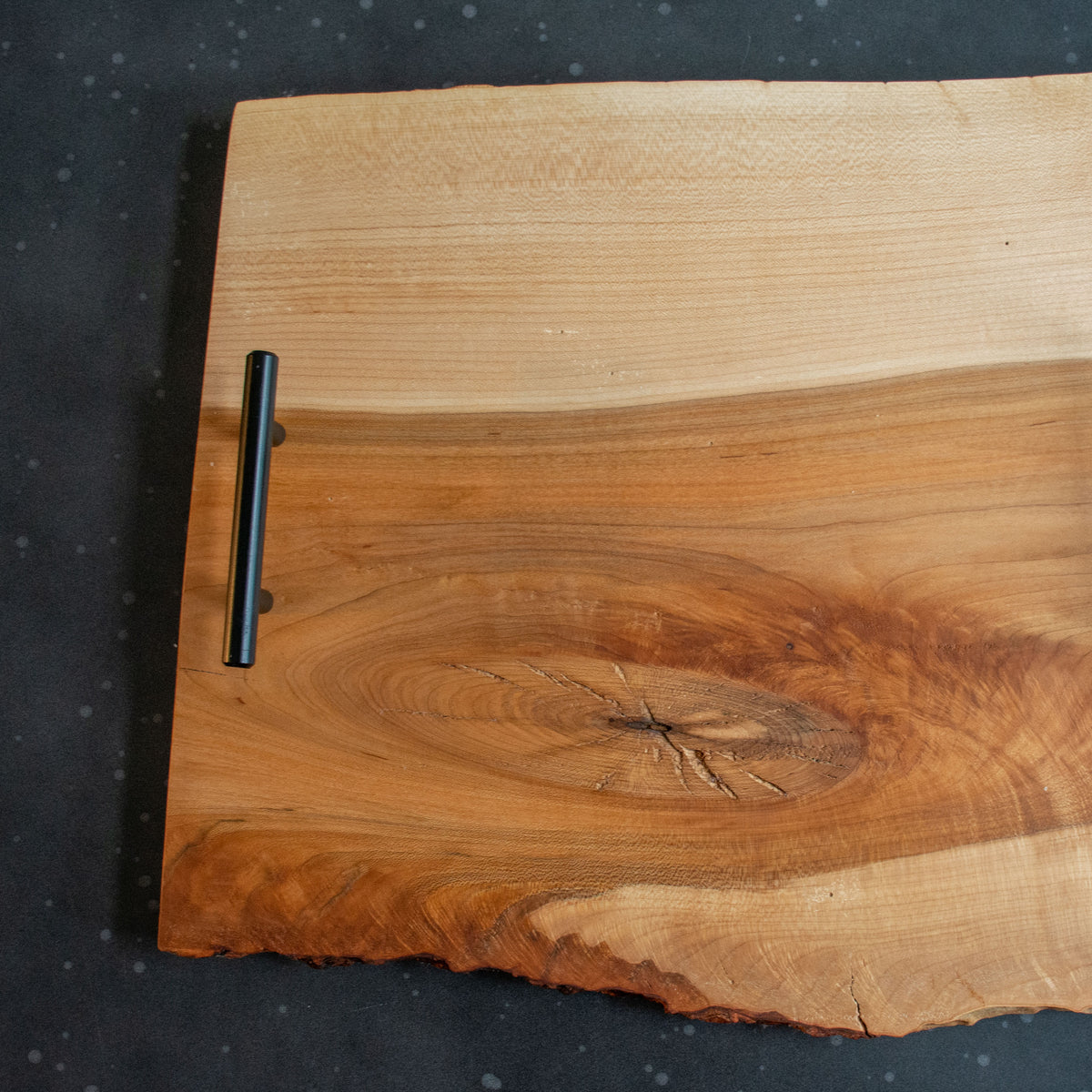 http://rosellawoodworks.com/cdn/shop/products/CharcuterieBoard-LiveEdge-Square_1200x1200.jpg?v=1605451602